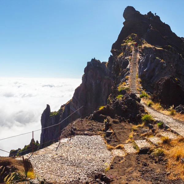 Pico Ruivo y Pico do Areeiro, hermoso paisaje de montaña, centro de Madeira, Portugal — Foto de Stock