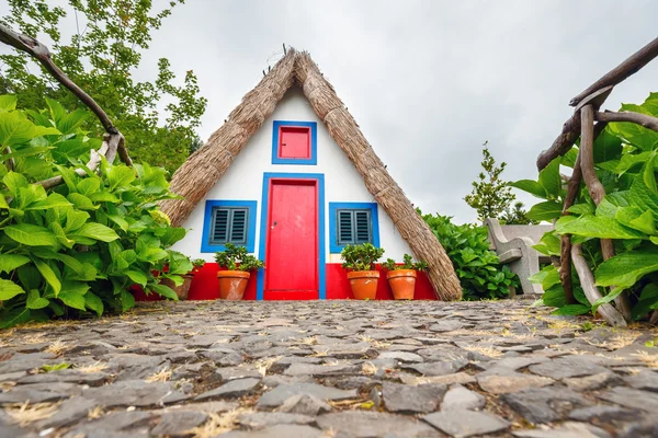 Portugál hagyományos ház, Santana, Madeira-sziget — Stock Fotó