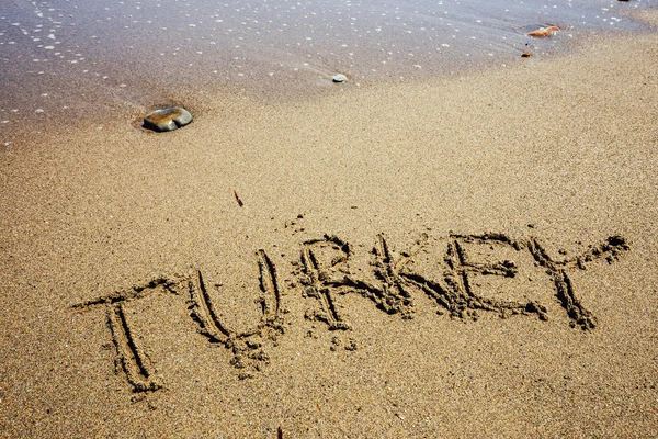 Η λέξη Τουρκία γραμμένο στην άμμο στην παραλία — Φωτογραφία Αρχείου