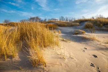 Kolobrzeg, Polonya 'da Baltık Denizi' nde gün batımı.