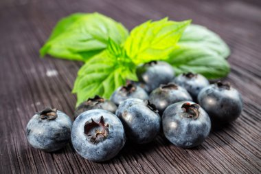 yaban mersini ahşap tahta üzerinde