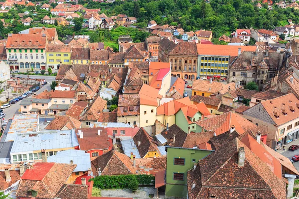 SIGHISOARA, ROMANIA - JULY 17: Aerial view of Old Town in Sighisoara, major tourist attraction on July 17, 2014. City in which was born Vlad Tepes, Dracula — Stock Photo, Image