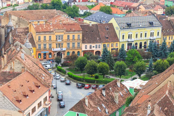SIGHISOARA, ROMANIA - JULY 17: Aerial view of Old Town in Sighisoara, major tourist attraction on July 17, 2014. City in which was born Vlad Tepes, Dracula — Stock Photo, Image
