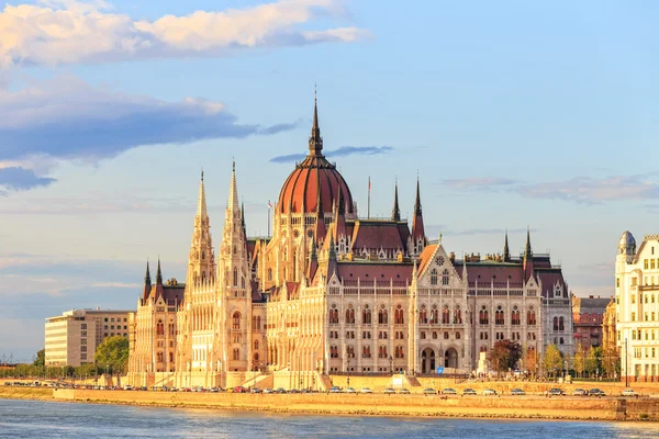 Magyar Parlament épülete Budapesten, az unesco által a Világörökség — Stock Fotó