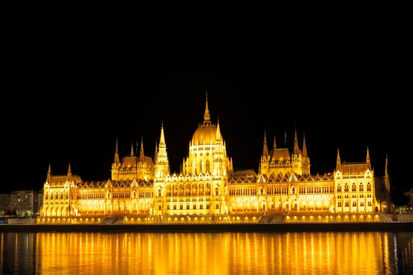 Parlemen di Budapest, pandangan malam — Stok Foto