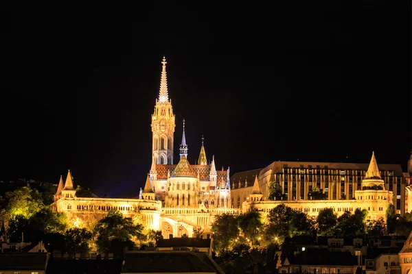 Éjszakai nézetet, a Mátyás templom, Budapest, Magyarország — Stock Fotó