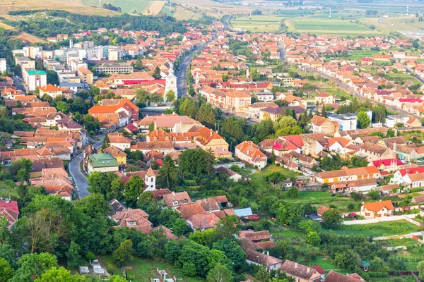 Rupea, tepeler ve yukarıdan gökyüzü. — Stok fotoğraf