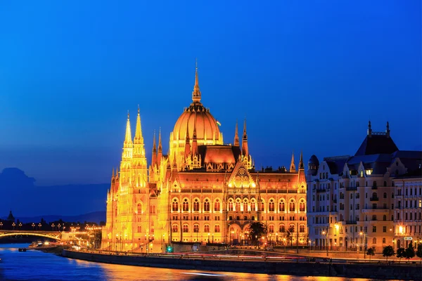 Maďarský parlament v Budapešti, noční pohled — Stock fotografie