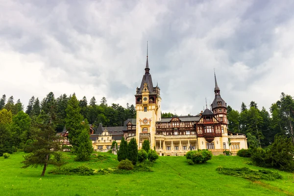 Замок Пелес у Сіная (Румунія). — стокове фото