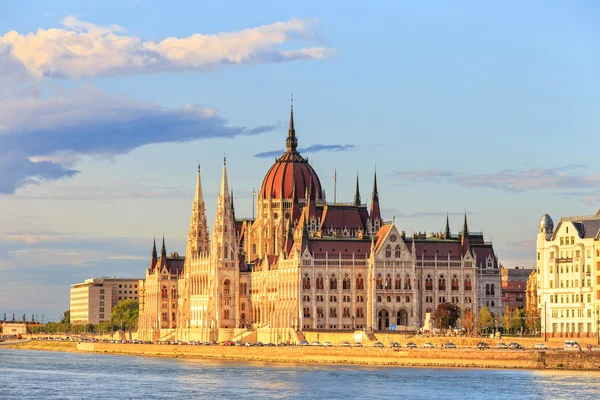 Ungerska parlamentsbyggnaden i budapest, världsarv av unesco — Stockfoto