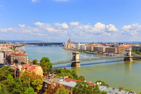 Budapeszt i Dunaju panoramiczny widok na rzekę, Węgry, Europa — Zdjęcie stockowe