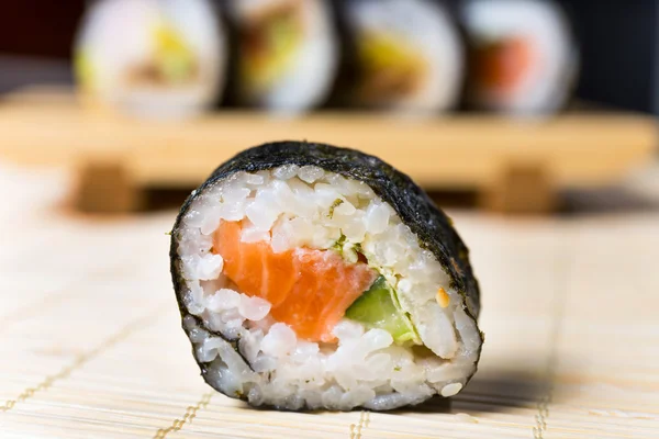 Japanisches Sushi mit Meeresfrüchten — Stockfoto