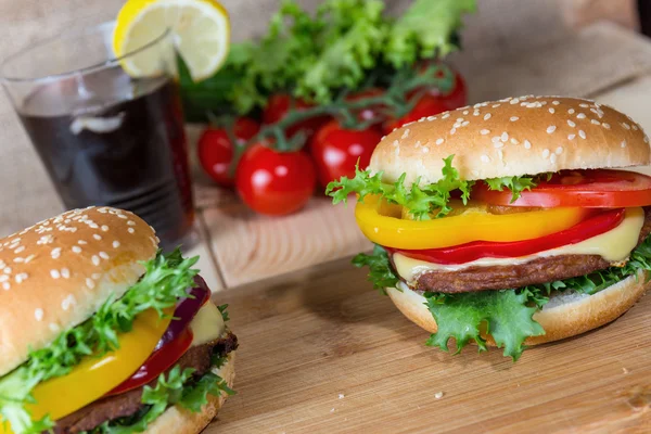 Hamburger and drink with slice of lemon — Stock Photo, Image