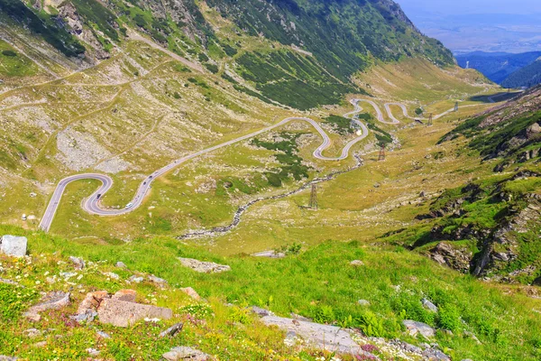 Camino de montaña de Transfagarasan, Cárpatos rumanos — Foto de Stock