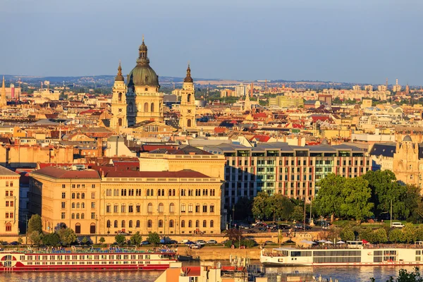 Budapeszt i Dunaju panoramiczny widok na rzekę, Węgry, Europa — Zdjęcie stockowe