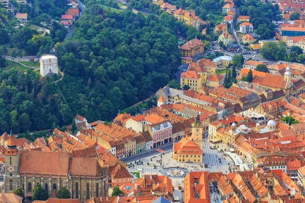 Vista aérea del casco antiguo, Brasov, Transilvania, Rumania — Foto de Stock