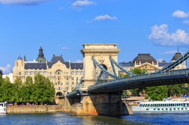 Macaristan, Budapeşte - 24 Temmuz: zincir köprü nehir Tuna buda ve pest arasında 24 Temmuz 2014 Budapeşte'de kapsayan bir asma köprü olduğunu. 