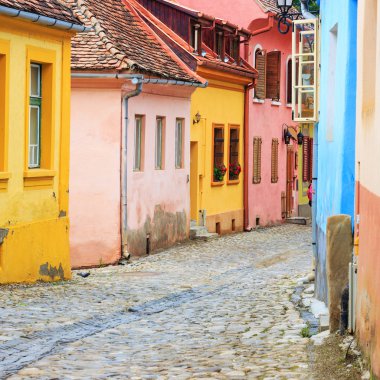 Sakson kolonistler tarafından kurulan sighisoara Ortaçağ sokak görünümü