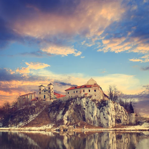 Monasterio benedictino en Tyniec cerca de Cracovia, Polonia — Foto de Stock