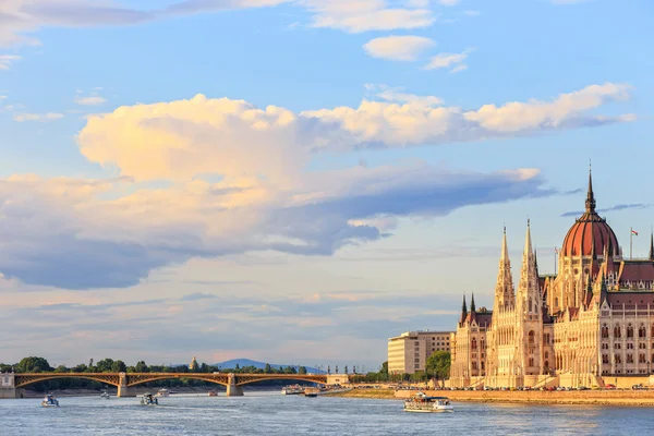 Ungerska parlamentsbyggnaden i budapest, världsarv av unesco — Stockfoto