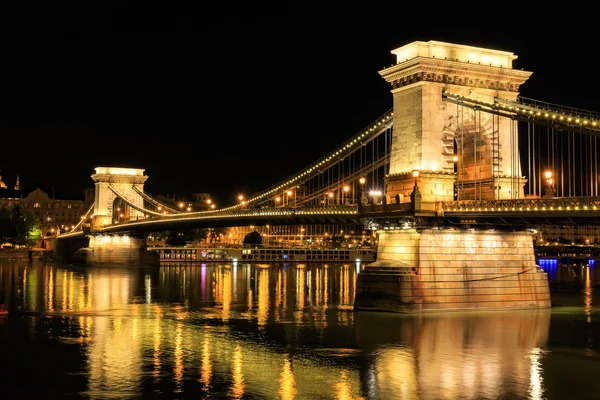 Цепной мост, Будапешт. Ночной вид — стоковое фото
