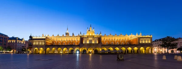 Place du marché la nuit, Pologne, Cracovie . — Photo