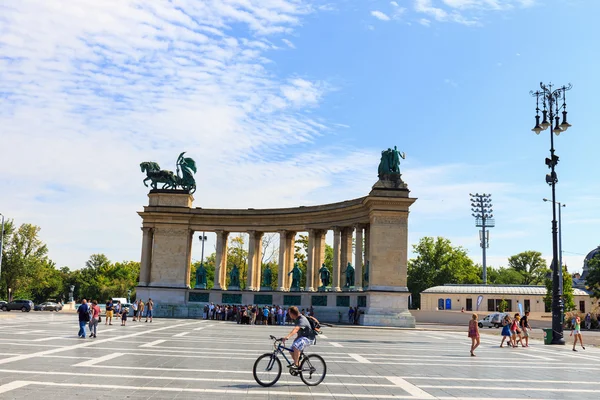 HUNGRIA, BUDAPEST - 25 de julho de 2014: Praça dos Heróis em Budapeste em 25 de julho de 2014. Budapeste é a capital da Hungria . — Fotografia de Stock