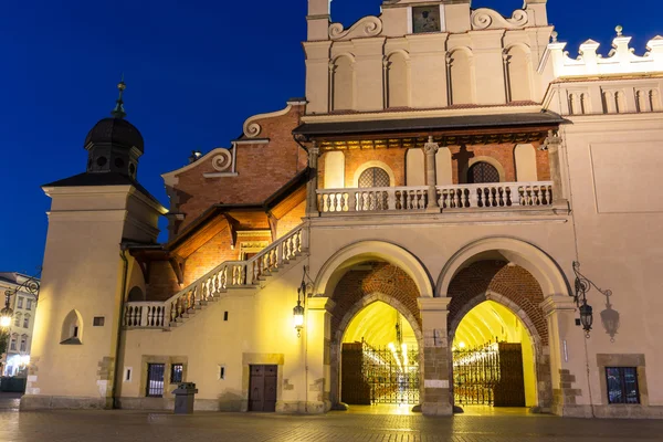 Piazza del Mercato di notte, Polonia, Cracovia . — Foto Stock