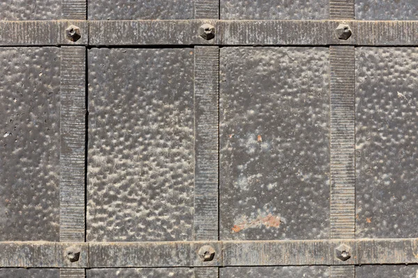 Portas reforçadas com ferro, close-up — Fotografia de Stock