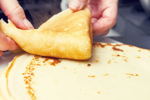 Making sweet pancake — Stock Photo, Image