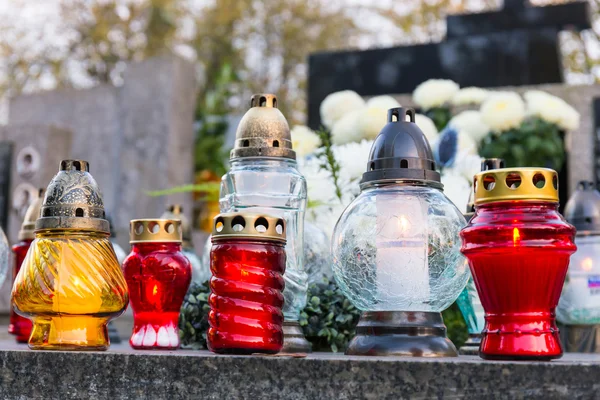 Candles in the cemetery — Stock Photo, Image