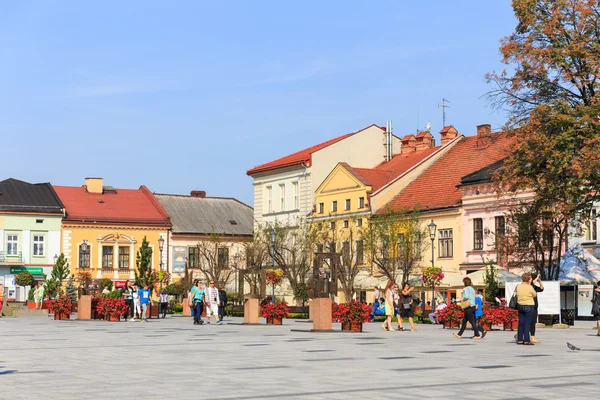 Wadowice, Poland - September 07, 2014: Tourists visit the city center of Wadowice. Wadowice is the place of birth of Pope John Paul II — Stock Photo, Image