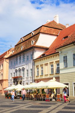 Sibiu, Romanya - 19 Temmuz 2014: eski kasaba meydanında tarihi merkezi sibiu Romanya 14 yüzyılda inşa edilmiş