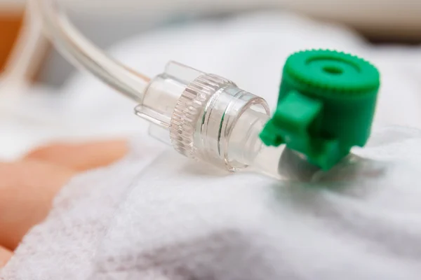 Close up of a iv drip in patient's hand — Stock Photo, Image