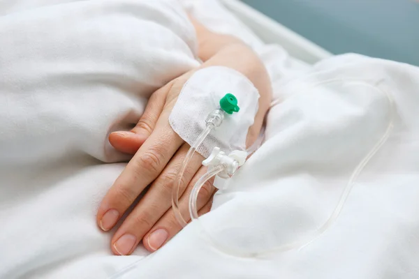 Close up of a iv drip in patient's hand — Stock Photo, Image