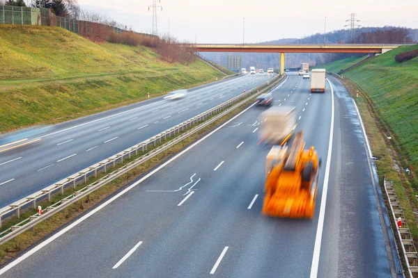 Trafik på en motorvej - Stock-foto