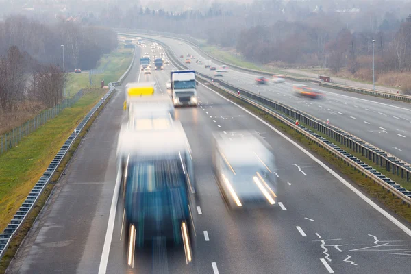 Trafik på en motorvej - Stock-foto