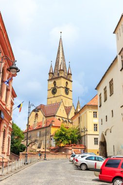 Sibiu, Romanya - 19 Temmuz 2014: eski kasaba meydanında tarihi merkezi sibiu Romanya 14 yüzyılda inşa edilmiş