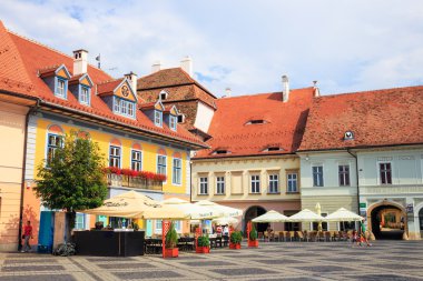 Sibiu, Romanya - 19 Temmuz 2014: eski kasaba meydanında tarihi merkezi sibiu Romanya 14 yüzyılda inşa edilmiş