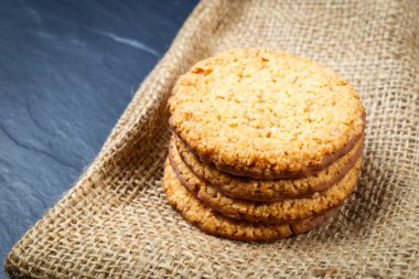 Yığın Bisküvi Kurabiye masada closeup