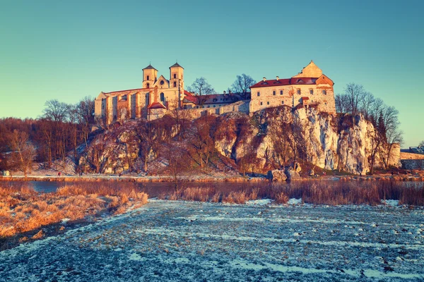 Monasterio benedictino en Tyniec cerca de Cracovia, Polonia. Color vintage tono — Foto de Stock