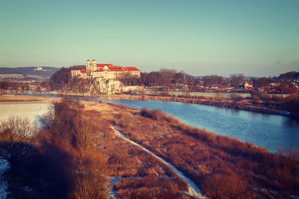 Bencés kolostor Tyniec közelében Krakkó, Lengyelország. Vintage színtónus — Stock Fotó