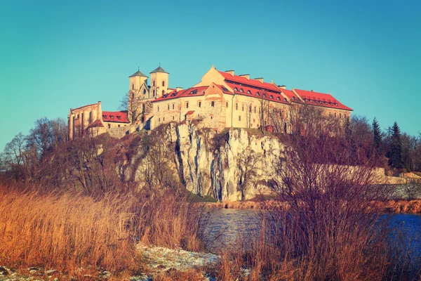 Benediktinerklostret i Tyniec nära Kraków, Polen. Vintage färgton — Stockfoto
