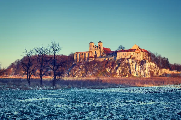 Bencés kolostor Tyniec közelében Krakkó, Lengyelország. Vintage színtónus — Stock Fotó