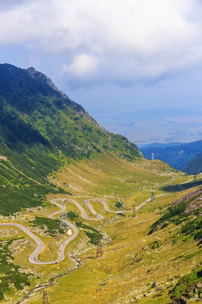 Camino de montaña de Transfagarasan, Cárpatos rumanos — Foto de Stock