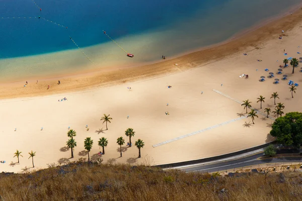 Praia famosa Playa de las Teresitas, Tenerife, Ilhas Canárias, Espanha — Fotografia de Stock