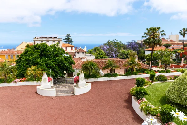 Jardín botánico en la ciudad de La Orotava, Tenerife, Islas Canarias — Foto de Stock