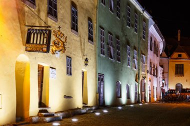 Sighisoara, Romanya - Temmuz 07: Gece görüş-in tarihi kent Sighisoara üzerinde 07 Temmuz 2015. Hangi şehirde Vlad Tepes, Drakula doğdu