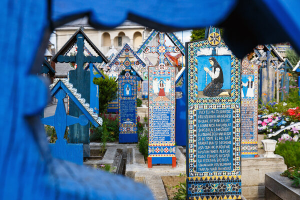 SAPANTA, ROMANIA - 04 JULY, 2015 - The merry cemetery of Sapanta, Maramures, Romania. Это уникальное кладбище в Румынии и в мире
.