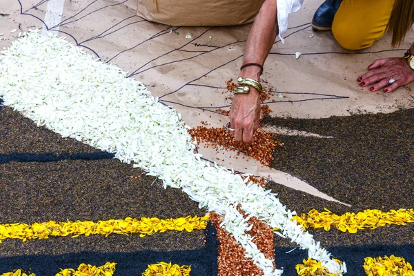 La Orotava, Tenerife, Spagna - 11 giugno 2015: La celebrazione del Corpus Domini è una delle tradizioni più radicate di Tenerife . — Foto Stock